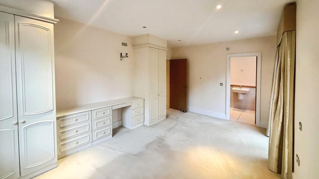 Apartment in Trafford, Greater Manchester - More