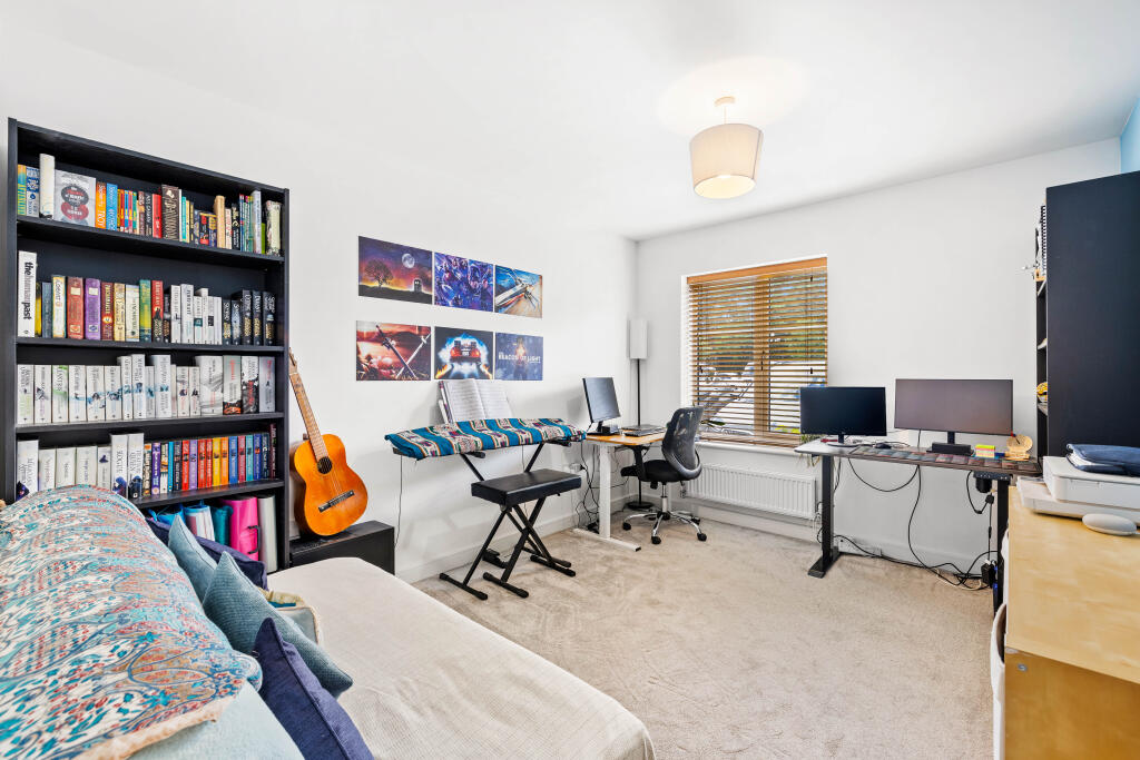 Apartment in Redhill - More
