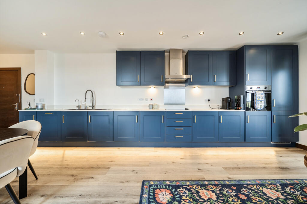 Apartment in Watford, Hertfordshire - View 5