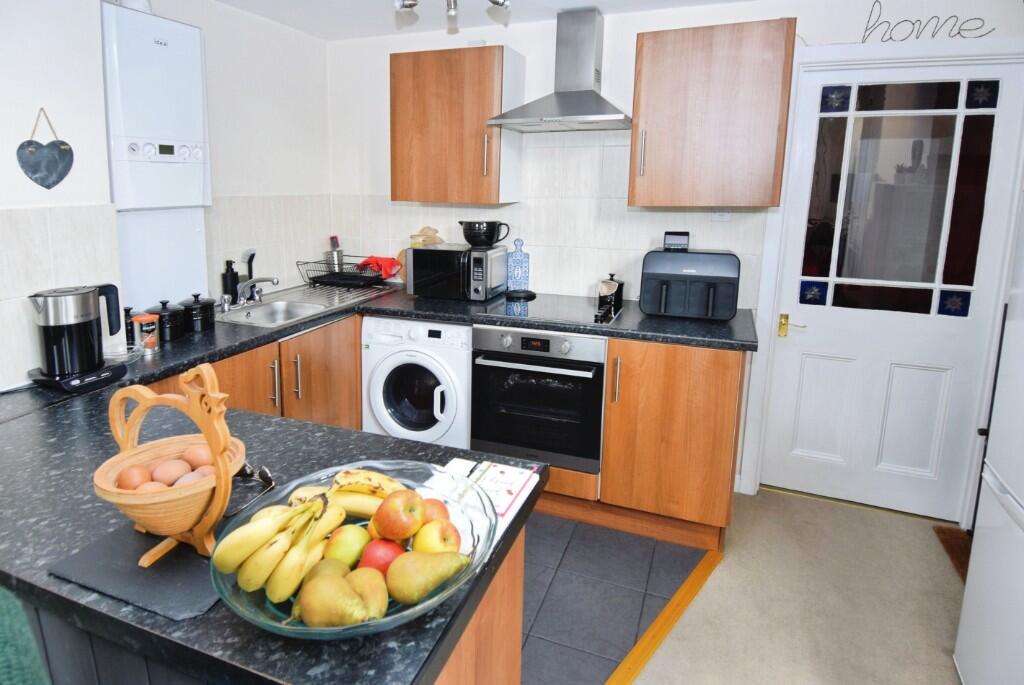 Bulford Road, Durrington, SP4 8HB photo 4