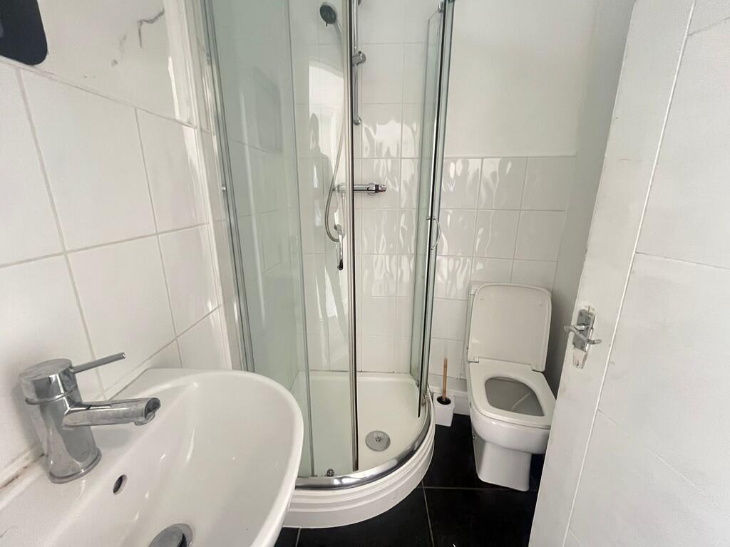 1 bedroom house share for rent