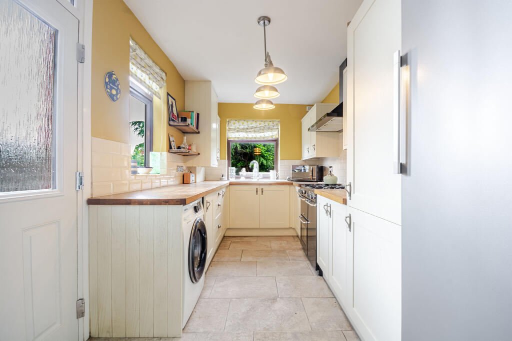 House in Mansfield, Nottinghamshire - View 3