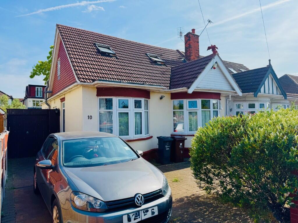 4-bed house on Adelaide Gardens, Romford, London, RM6, £550,000