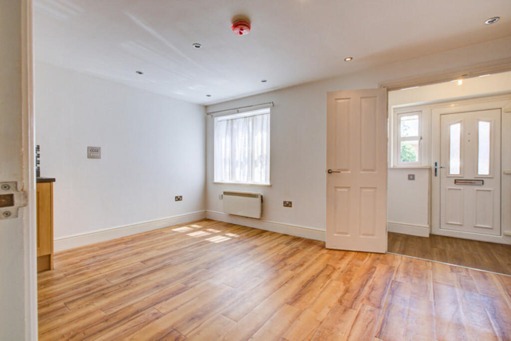 Apartment in Rochford, Rayleigh - View 5
