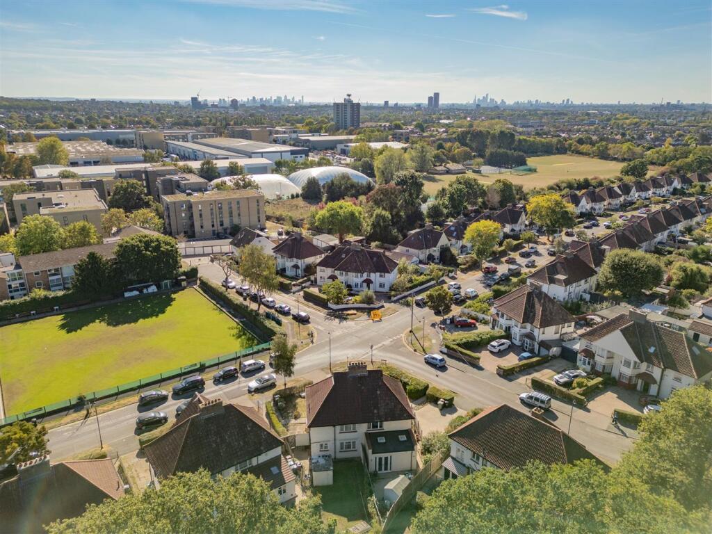 House in London, Highams Park - More