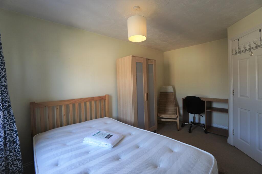5 bedroom terraced house for rent