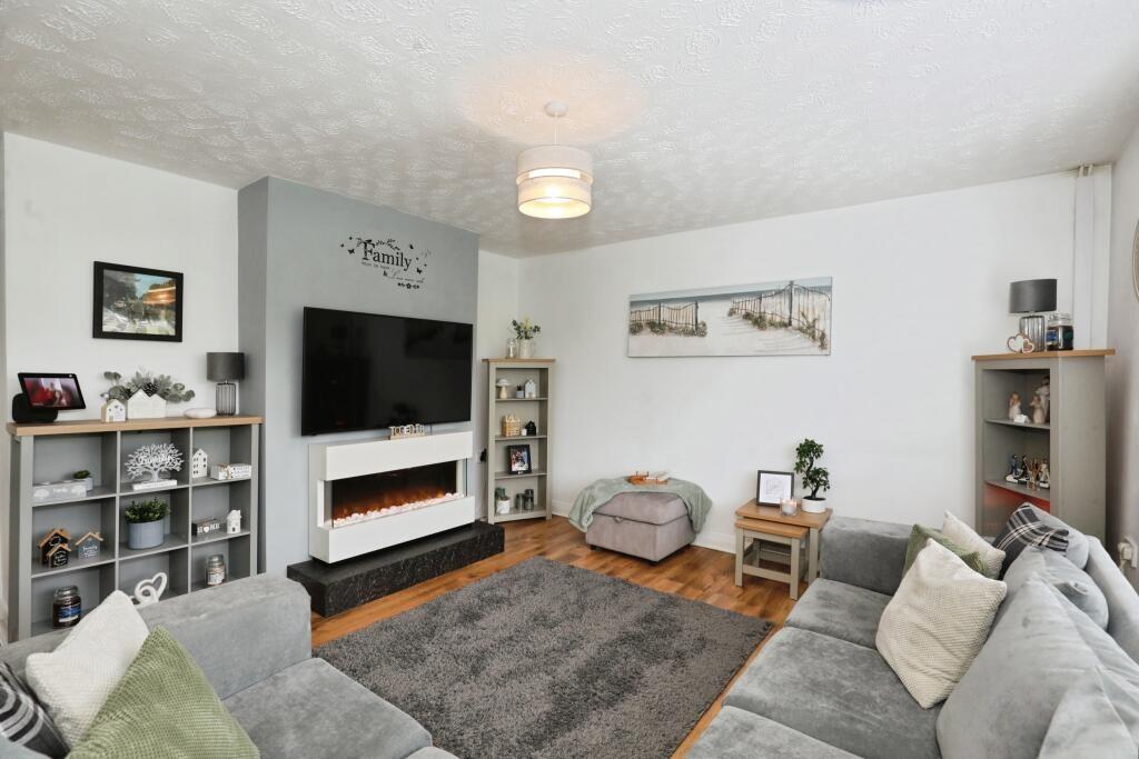 Trentside Road, Norton Green, Stoke-on-Trent, Staffordshire photo 2