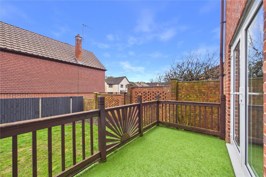 Highworth Way, Tilehurst, Reading, Berkshire, RG31 photo 4