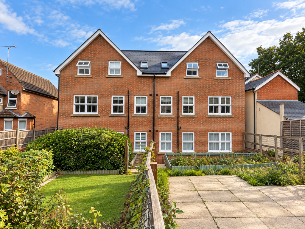 Apartment in Rushmoor, Hampshire - View 5