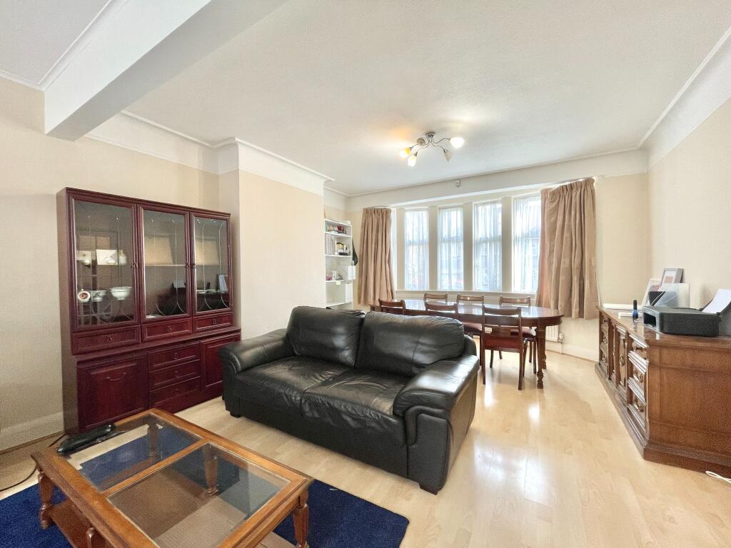 House in London, West Finchley - More