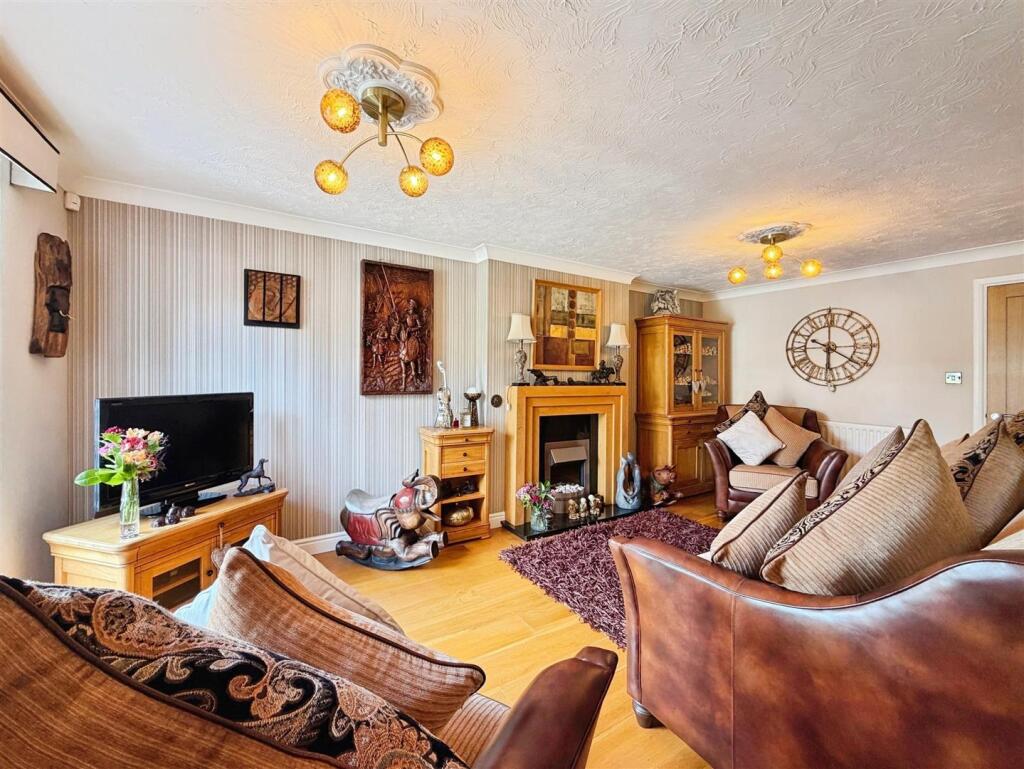 House in Worksop, Gateford - View 4