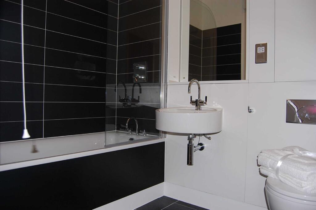 House in London, Kilburn - More