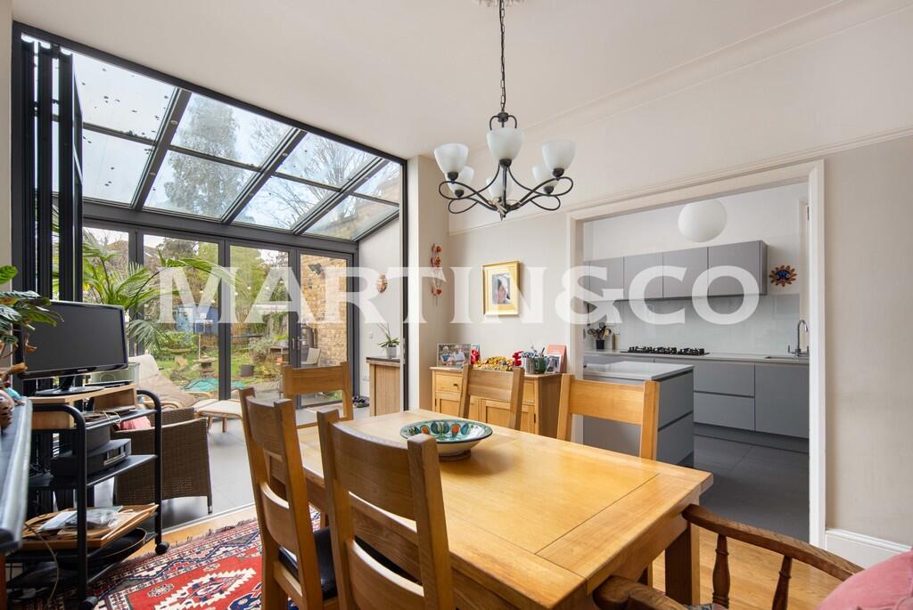 House in London, Redbridge - View 3
