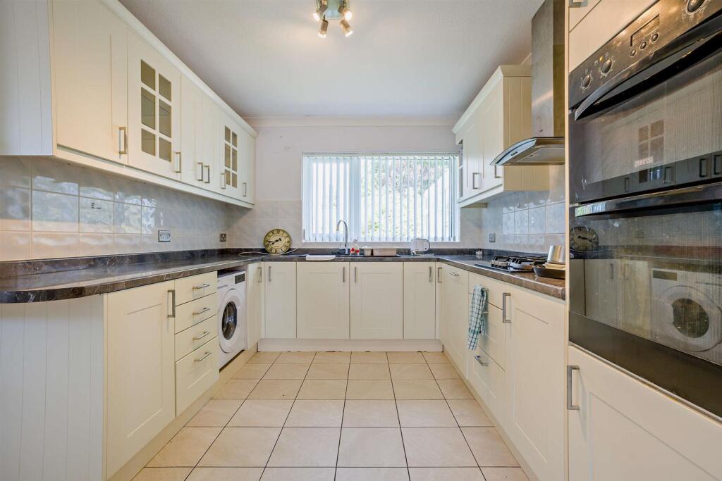 House in Highcliffe-on-Sea, Highcliffe and Walkford - View 2
