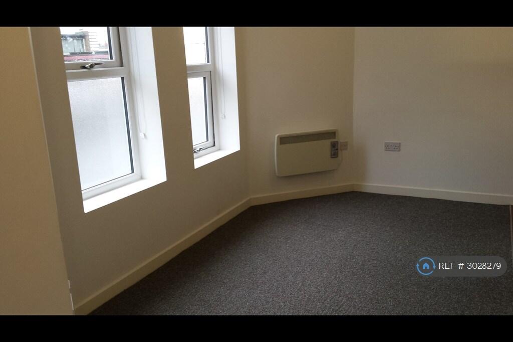 Apartment in Dudley, Paradise - View 5
