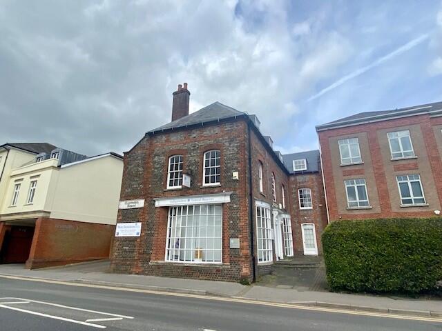 Main image of property: Clarendon House, 44 London Road, Newbury, West Berkshire, RG14 1LA