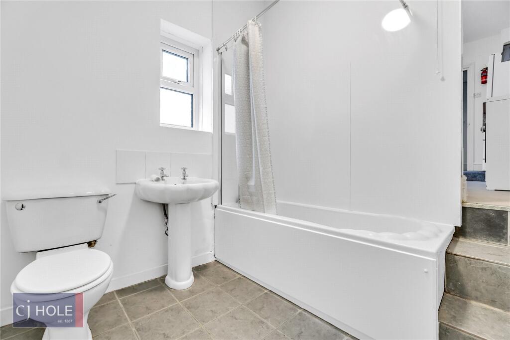 5 bedroom terraced house for rent