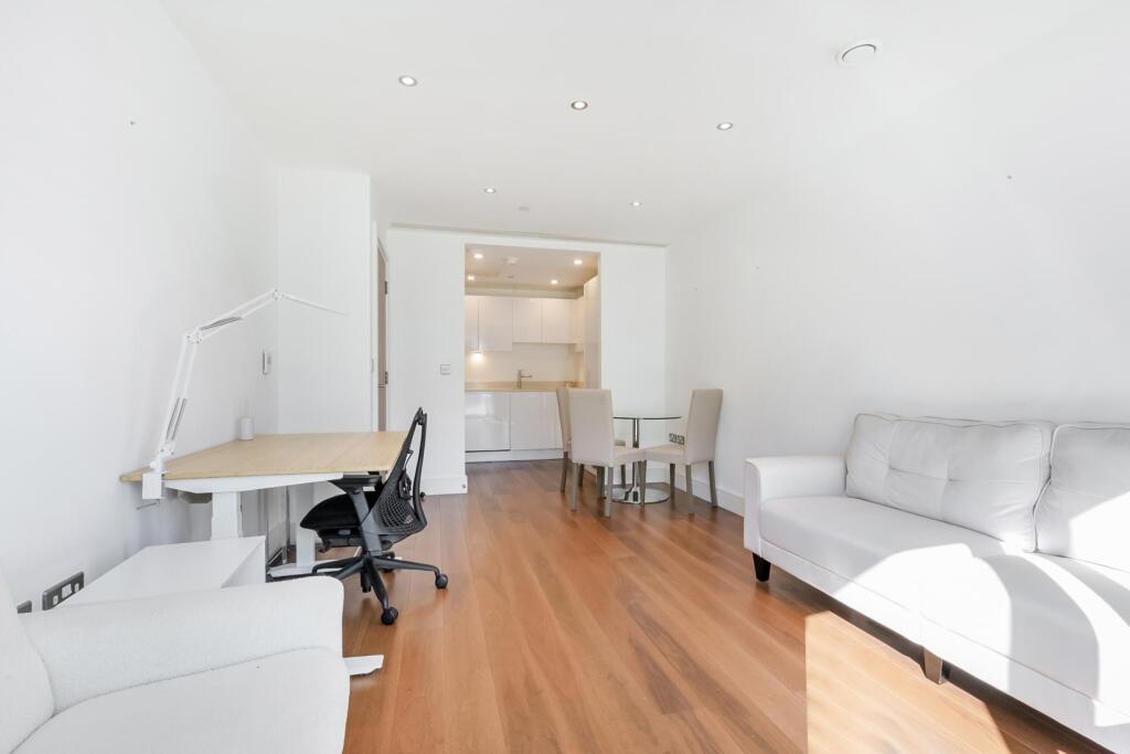 Main image of property: Talisman Tower, London, E14