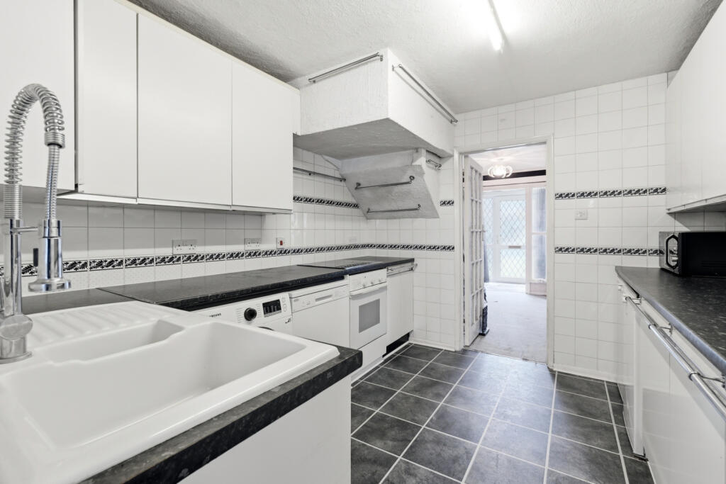 Heath Row, Bishop's Stortford, Hertfordshire, CM23 - View 2