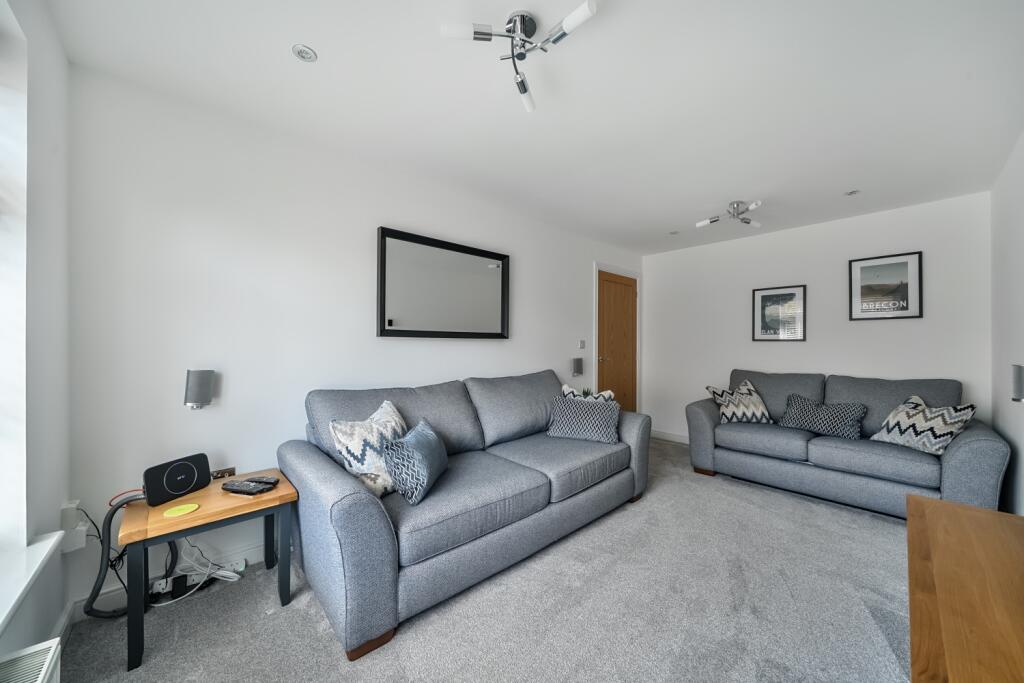 Brynteg Green, Beddau. CF38 2QA photo 4