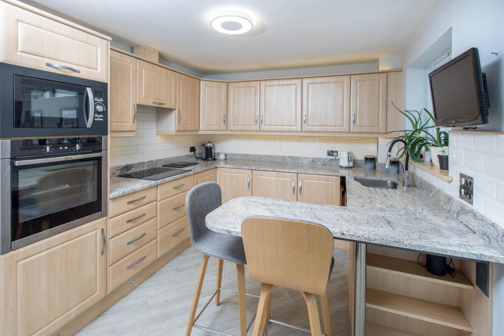 Bluebell Close, Corby, Northamptonshire, NN18 8LZ - View 2