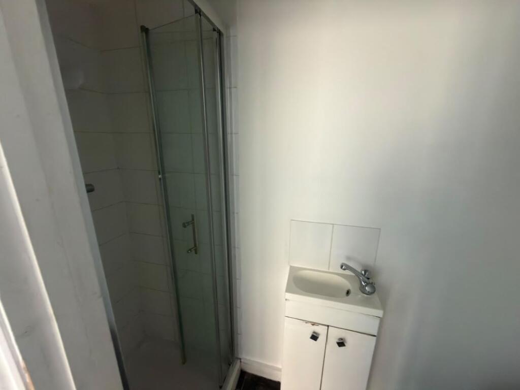 Flat 5, 1 Borough Hill, Croydon, Surrey, CR0 4LP photo 4