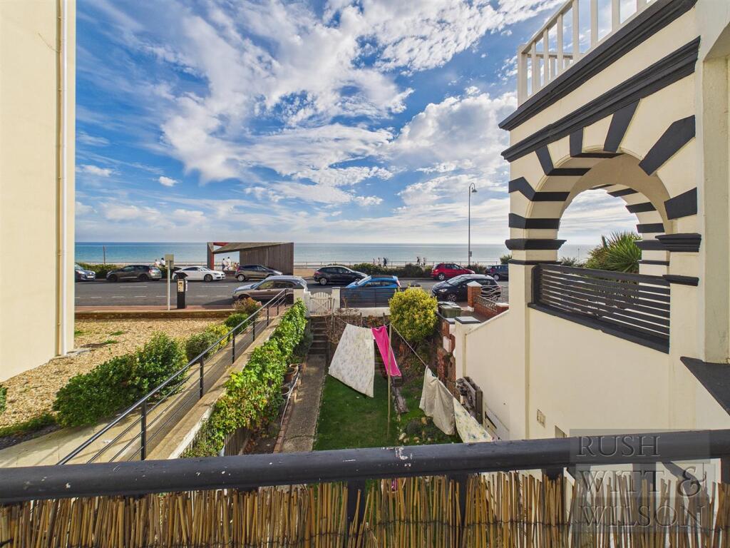 Apartment in Bexhill-on-Sea, Collington - More