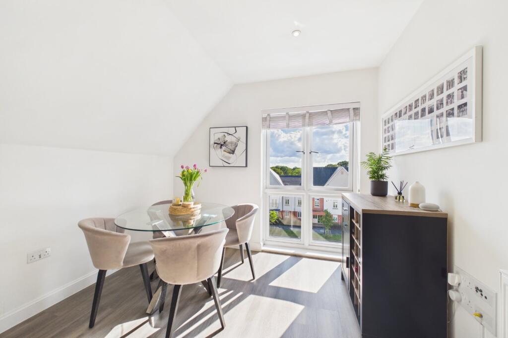 Apartment in Wokingham, Montague Park - View 3