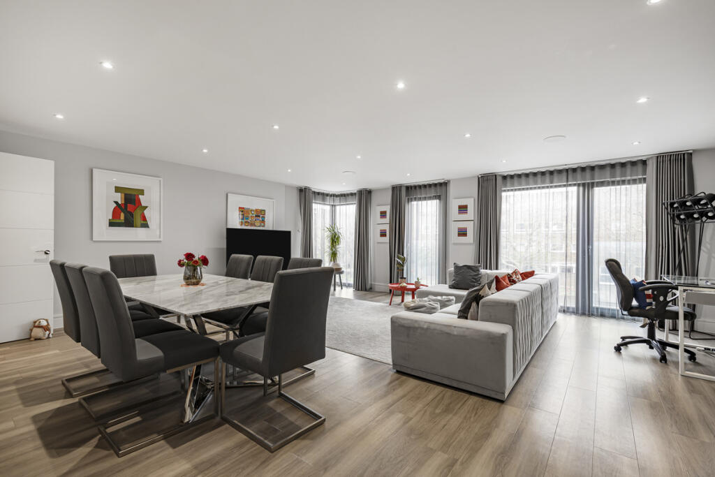 Main image of property: East Hill, London, SW18