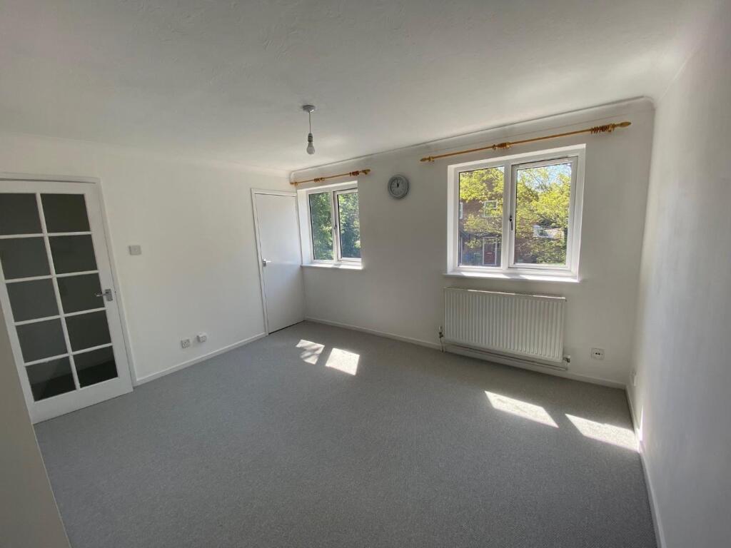 Lastingham Grove, Emerson Valley, Milton Keynes photo 3