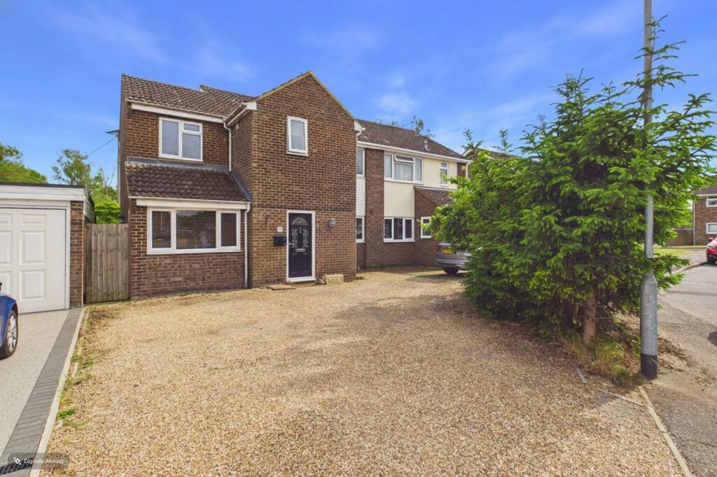 4-bed semi-detached on Hayling Avenue, Little Paxton, St. Neots, Cambridgeshire, PE19, £400,000