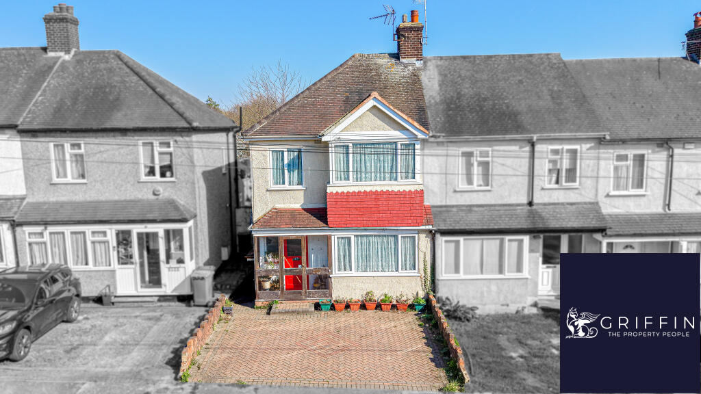 3-bed semi-detached on Moore Avenue, South Stifford, Grays, RM20, £325,000