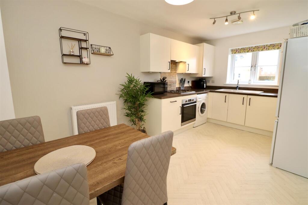 Maple Close, Market Weighton, York photo 3