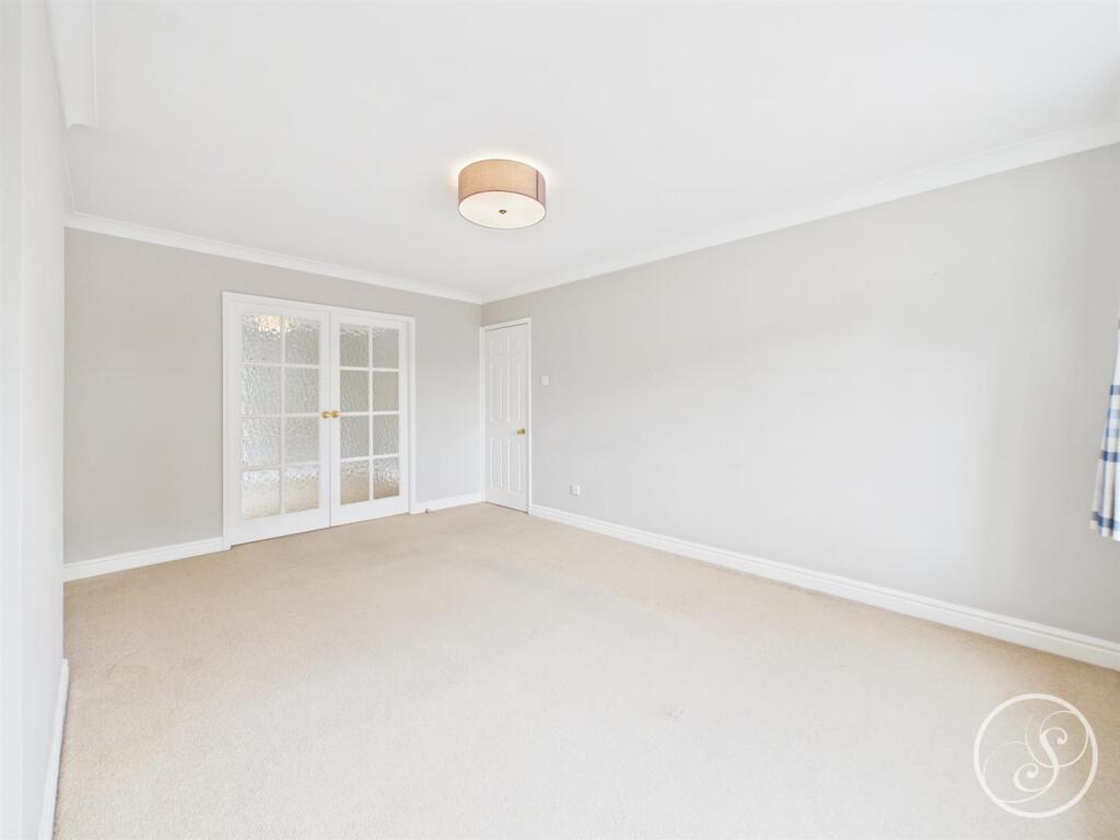 Apartment in Leeds, Alwoodley - View 3