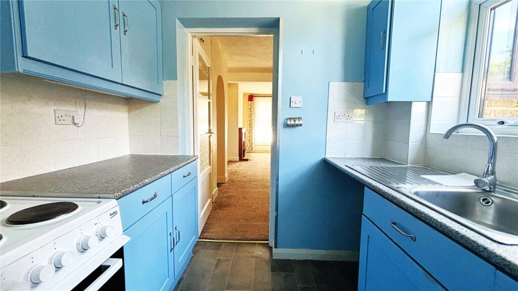 Wyatt Road, Staines, Middlesex, TW18 photo 4