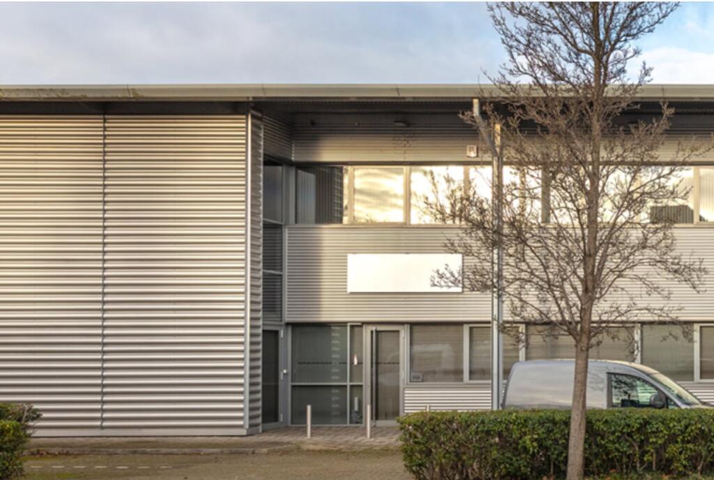 Main image of property: 964 Weston Road, Slough Trading Estate, Slough, SL1 4HR