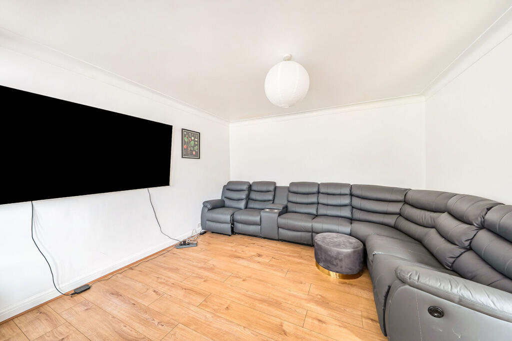 House in Harrow - View 4