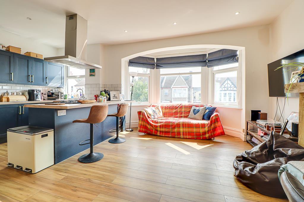Apartment in Southend-on-Sea - More