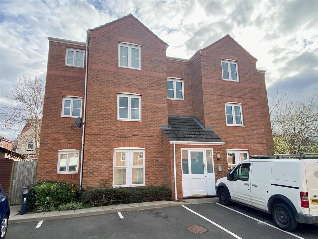 Main image of property: Woodford Close, Nuneaton