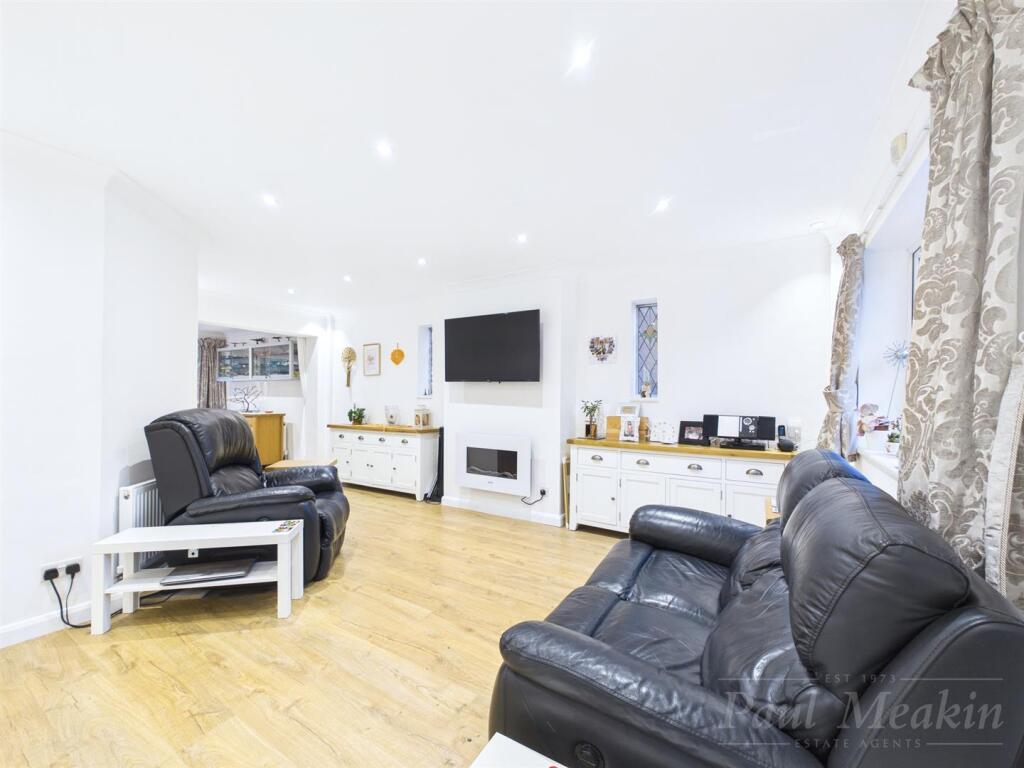 Kingswood Lane, Warlingham photo 3