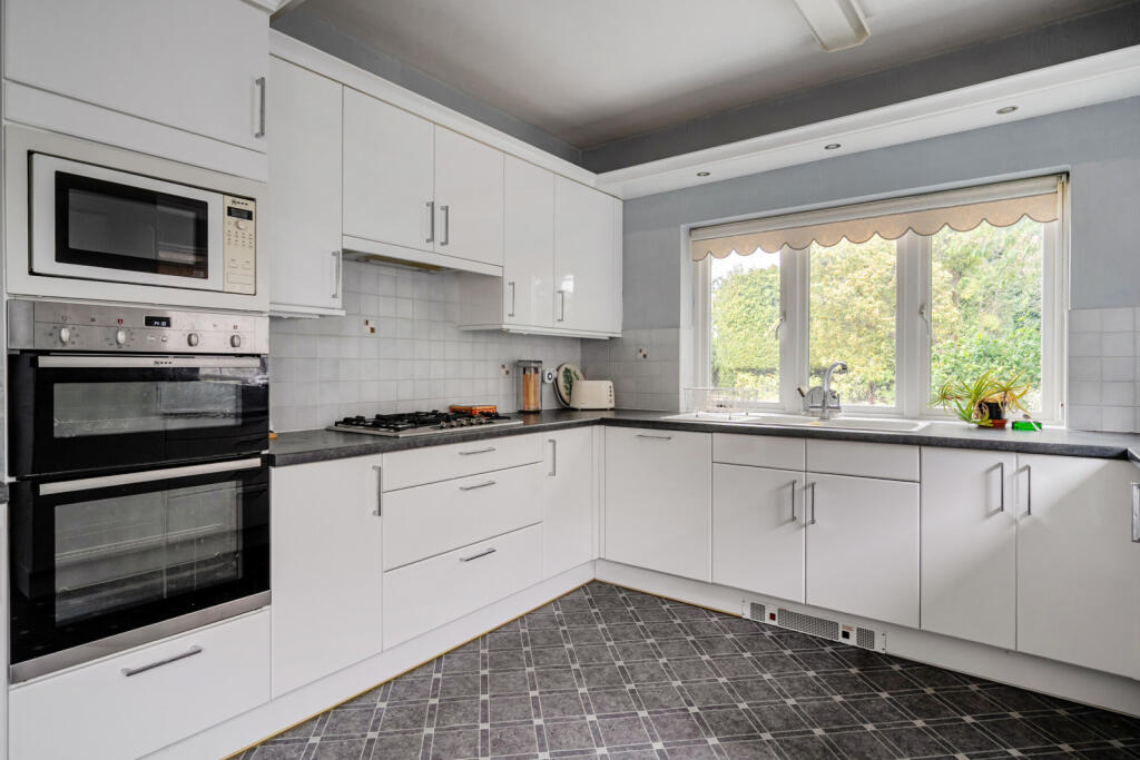 House in Slough, Gerrards Cross - View 3