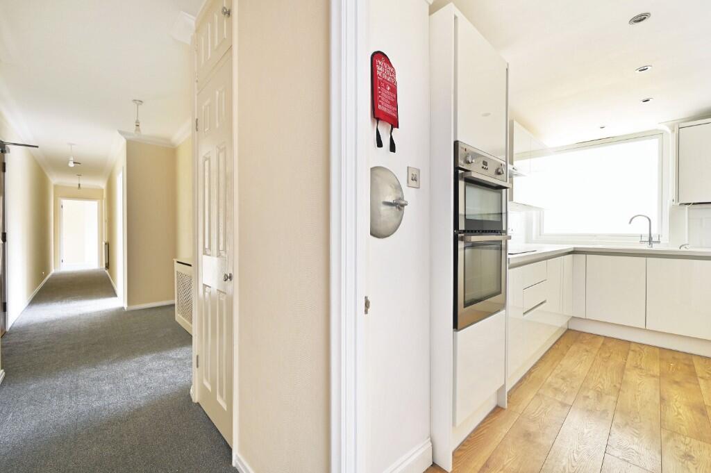 Apartment in Eastbourne, East Sussex - More