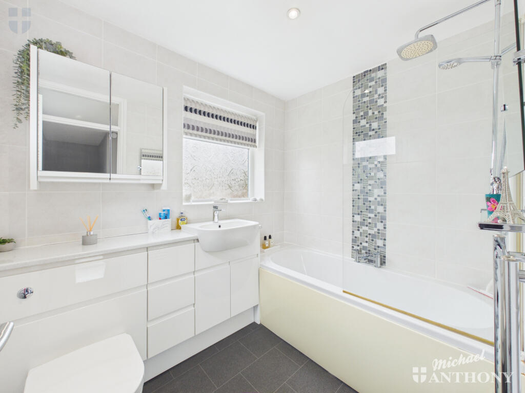 Apartment in Aylesbury, Buckinghamshire - View 5