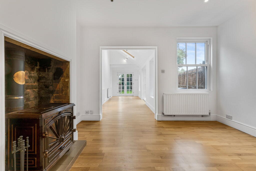House in Dudley, Oldswinford - More