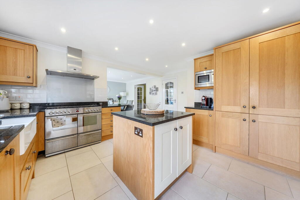The Hedgerows, Lychpit RG24 8FQ photo 4