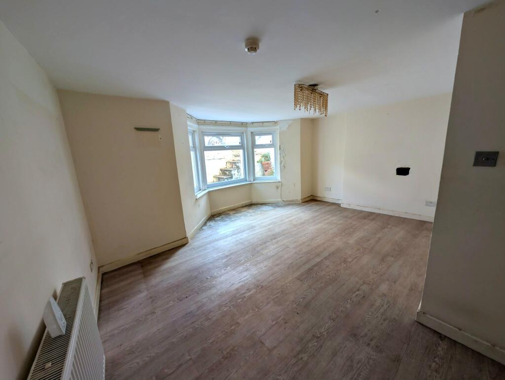 Basement Flat, 31 Upper Church Road, Weston-Super-Mare BS23 2DX photo 2