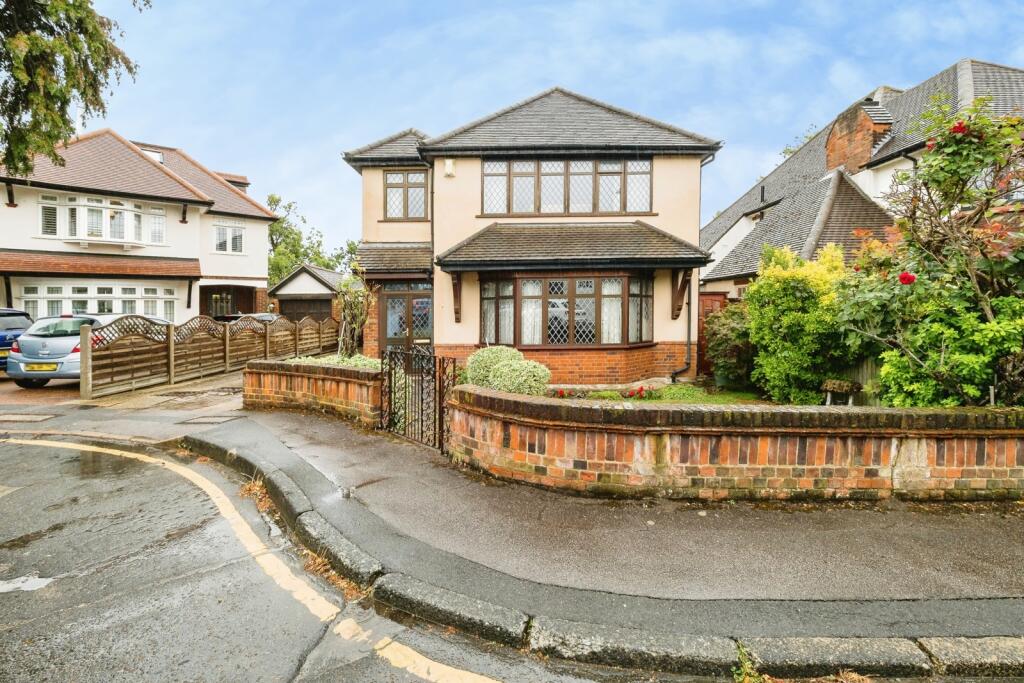 Main image of property: Park Avenue, WOODFORD GREEN, Essex, IG8