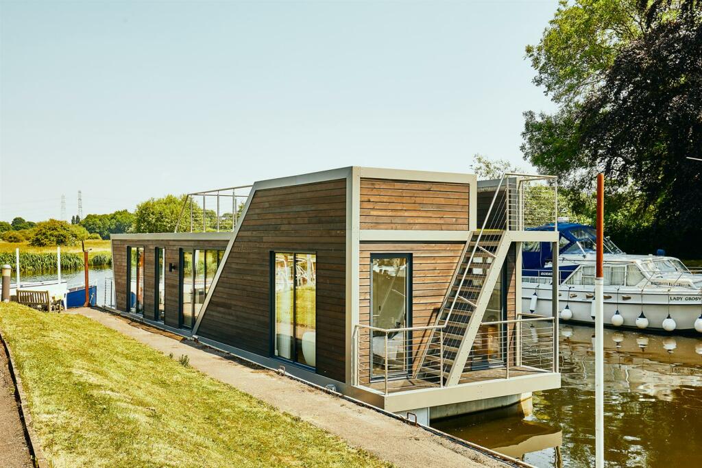 2-bed other on Bates Wharf, Chertsey, KT16, £439,500
