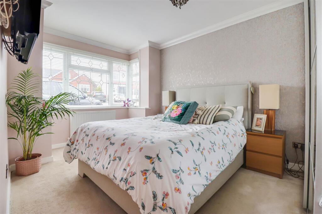 46 Mornington Crescent photo 4