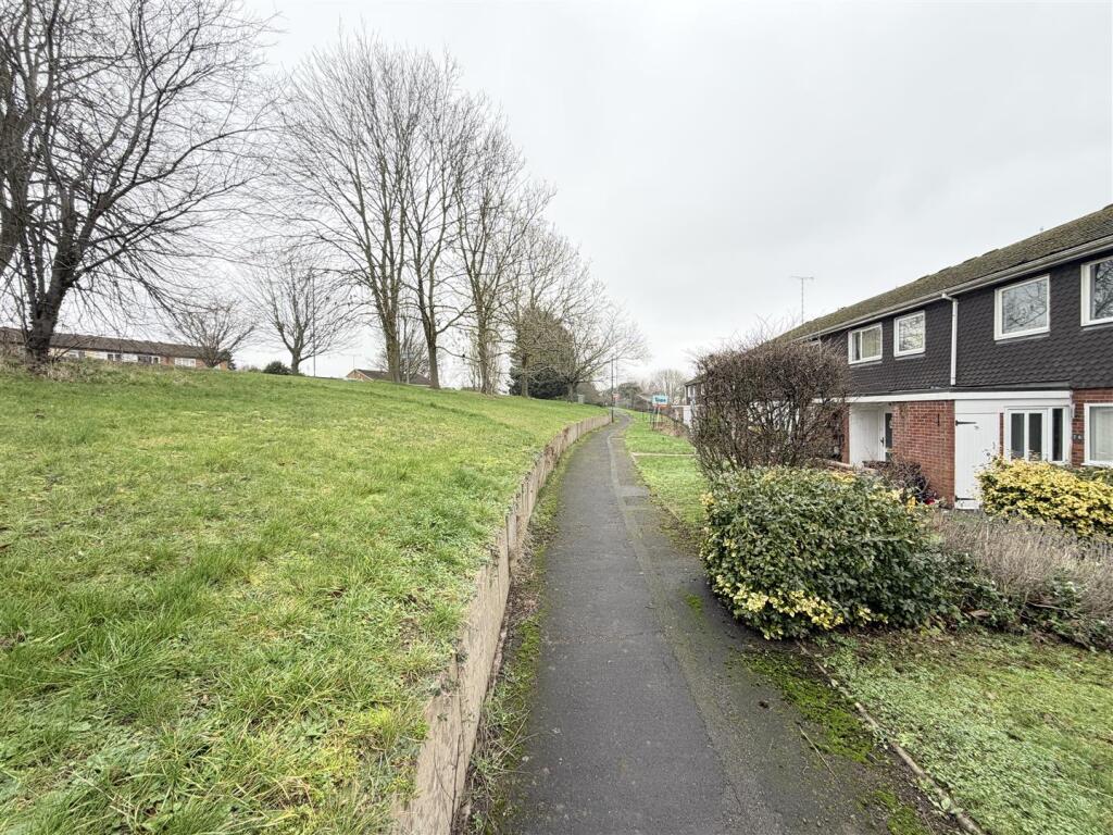Crane Close, Woodloes Park, Warwick photo 3